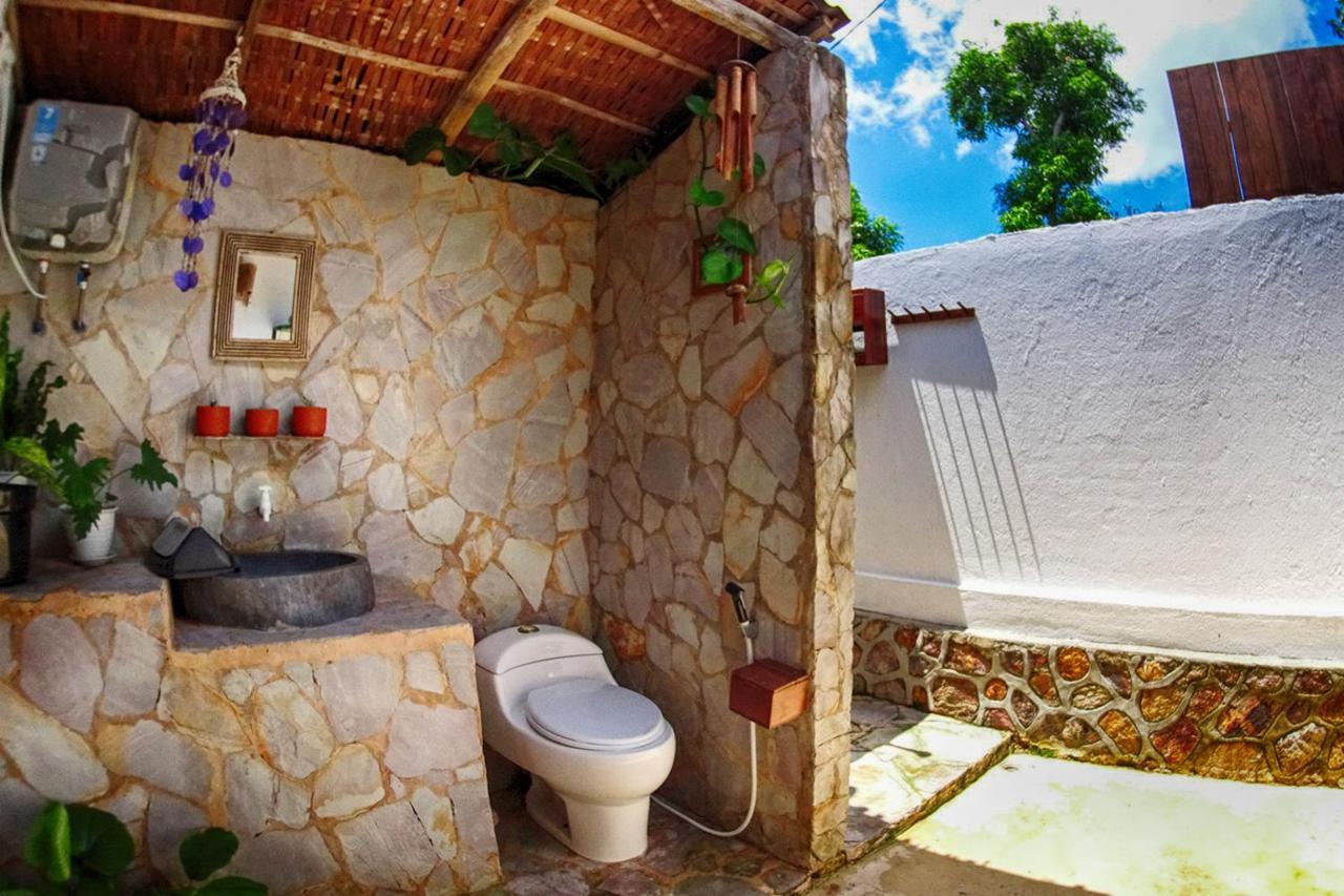 Ayu Hotel كاريمونجاوا المظهر الخارجي الصورة