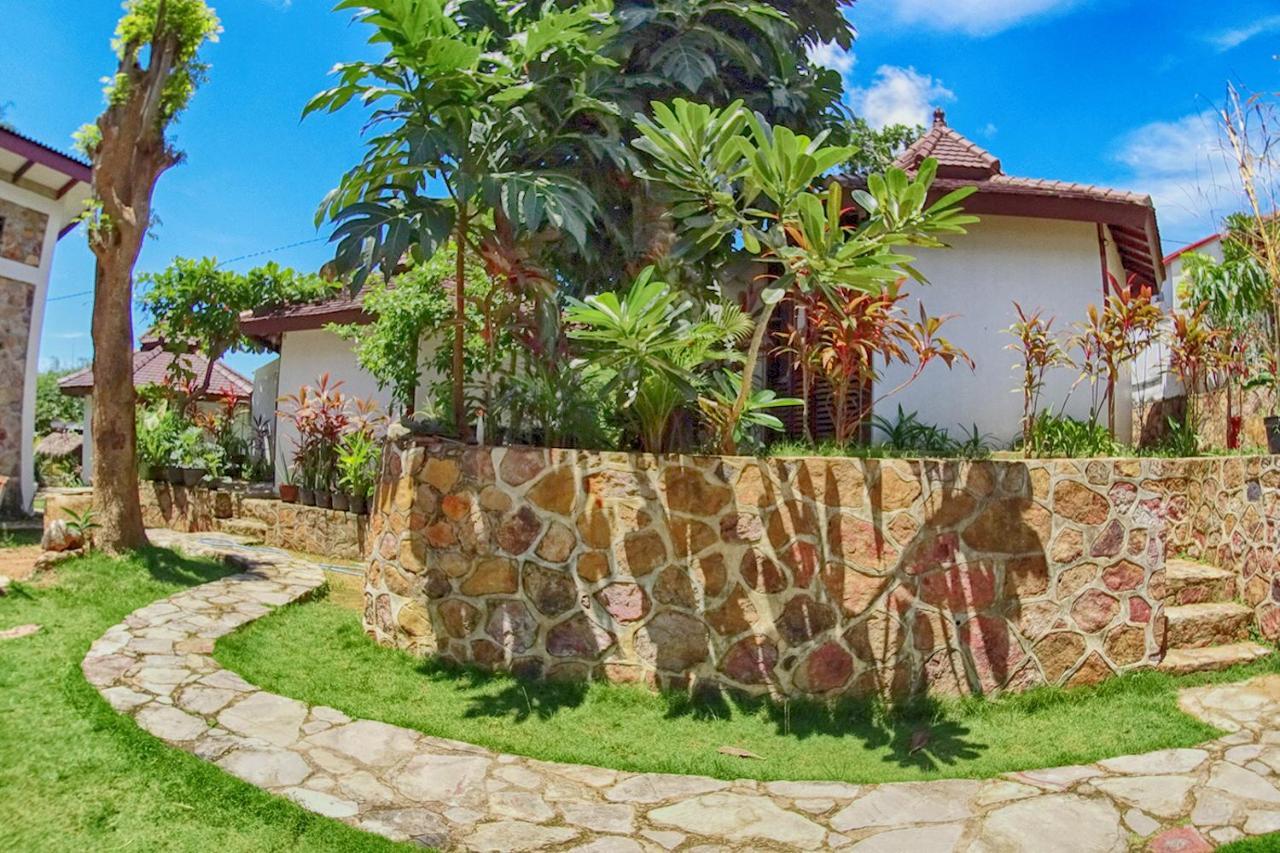 Ayu Hotel كاريمونجاوا المظهر الخارجي الصورة