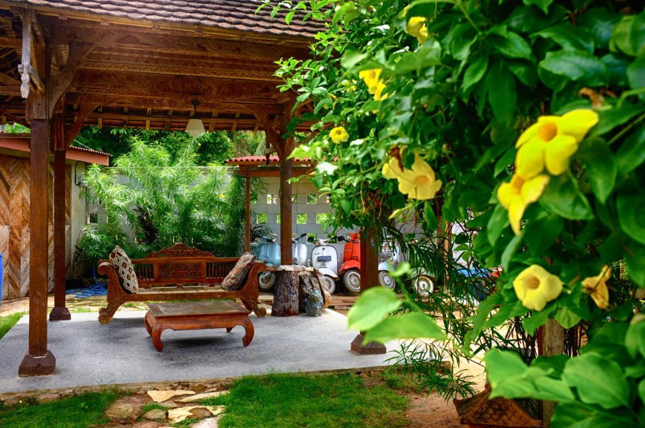 Ayu Hotel كاريمونجاوا المظهر الخارجي الصورة