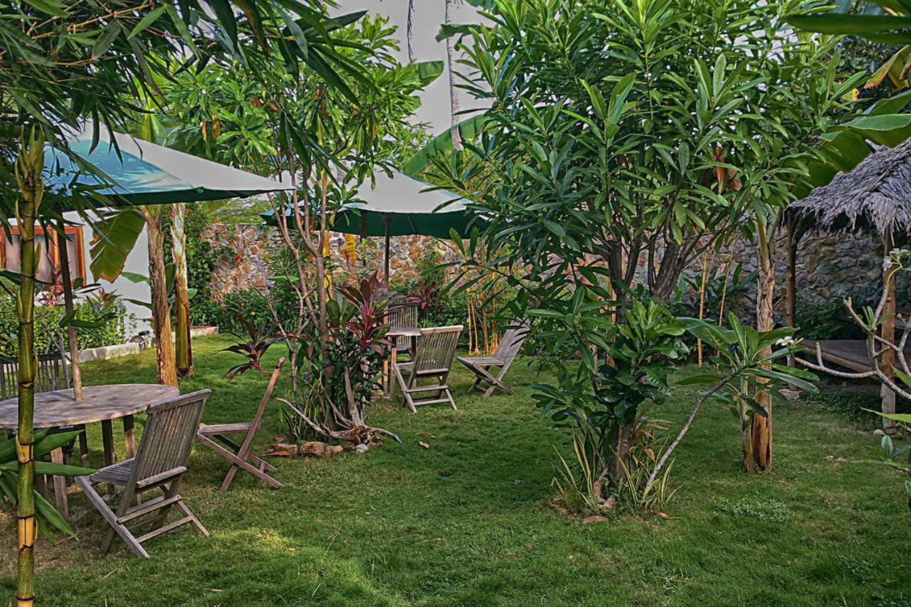 Ayu Hotel كاريمونجاوا المظهر الخارجي الصورة